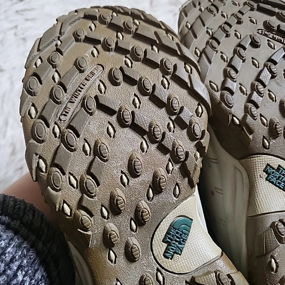 The North Face Girl's Hiking Walking Trail Outdoors Boots Shoes - 3. MSRP $85 ✨️